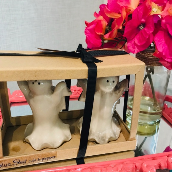 ⬇️🆕Blue Sky Ghost Salt & Pepper Shaker Set-NWT - Picture 9 of 13